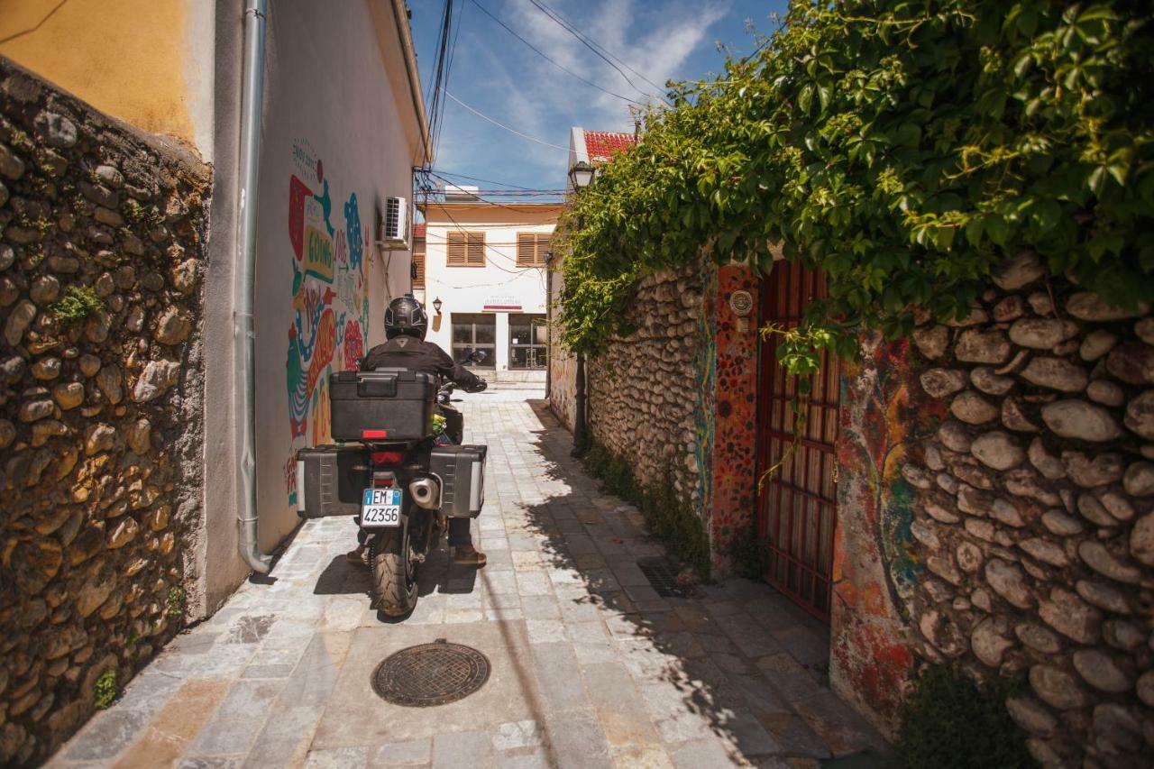 The Wanderers Hostel Shkoder Exterior photo